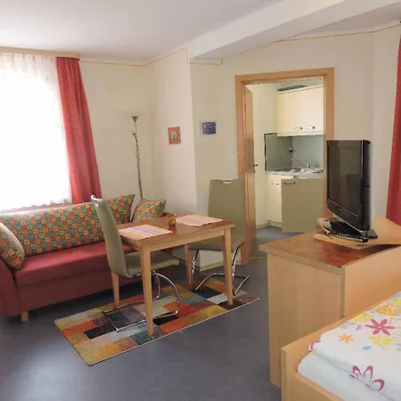 Apart Otel Appartementhaus Loewenzahn 3*